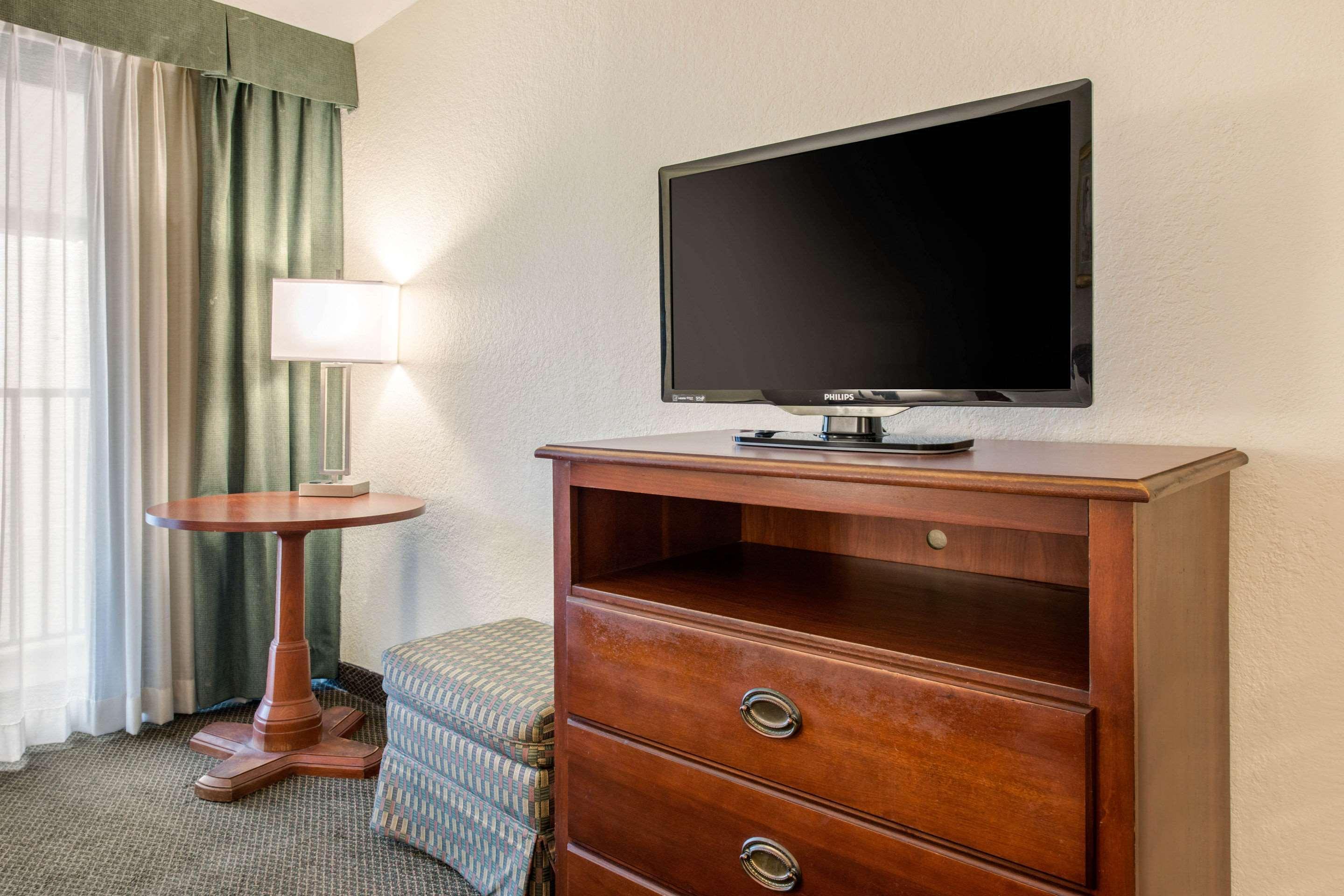 Quality Inn & Suites Tarpon Springs South Экстерьер фото