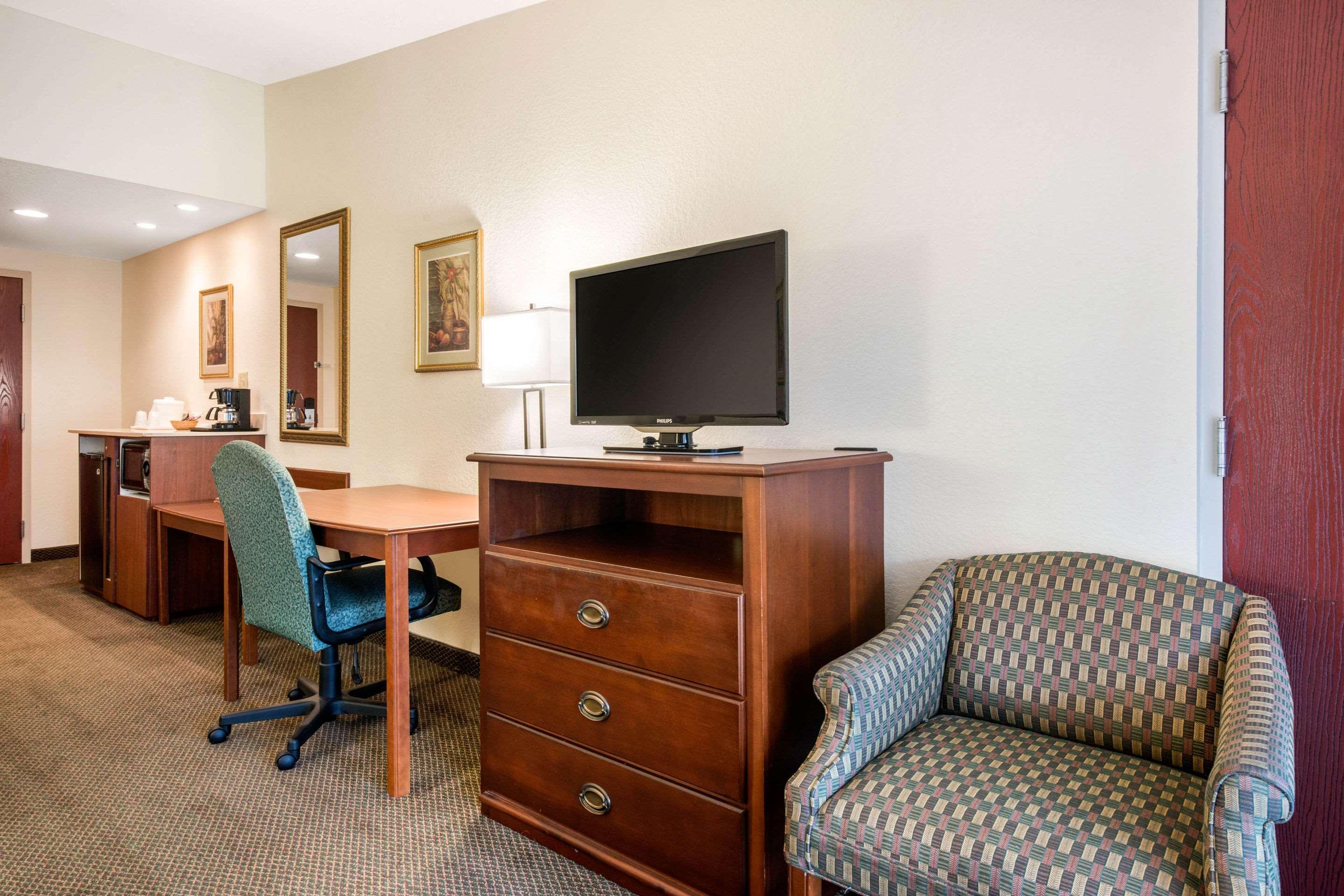 Quality Inn & Suites Tarpon Springs South Экстерьер фото