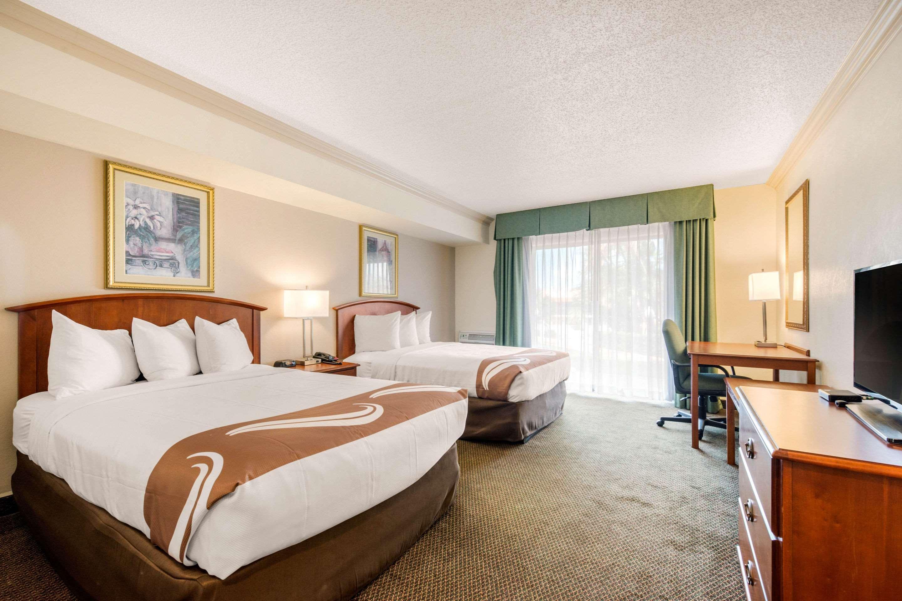 Quality Inn & Suites Tarpon Springs South Экстерьер фото