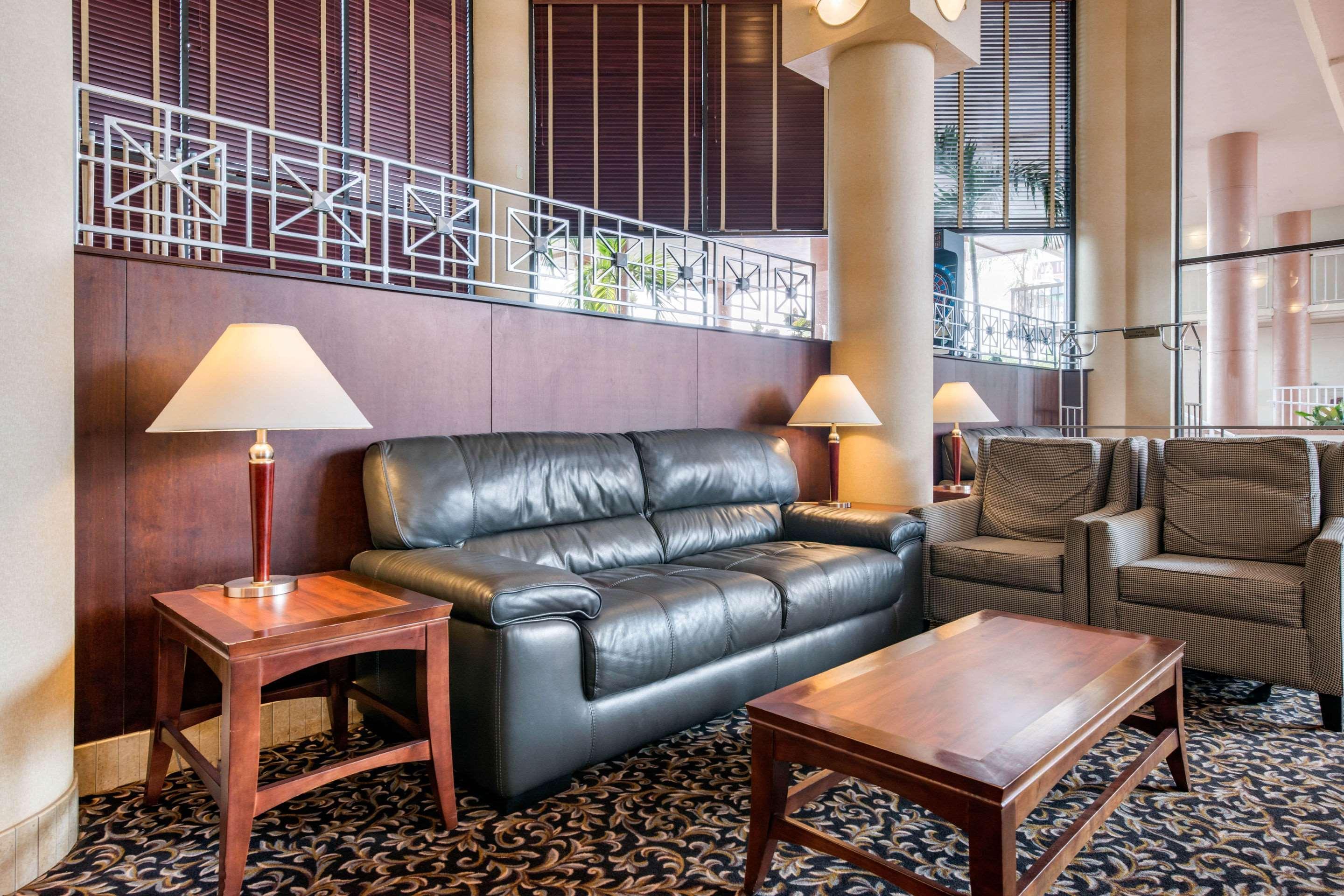 Quality Inn & Suites Tarpon Springs South Экстерьер фото