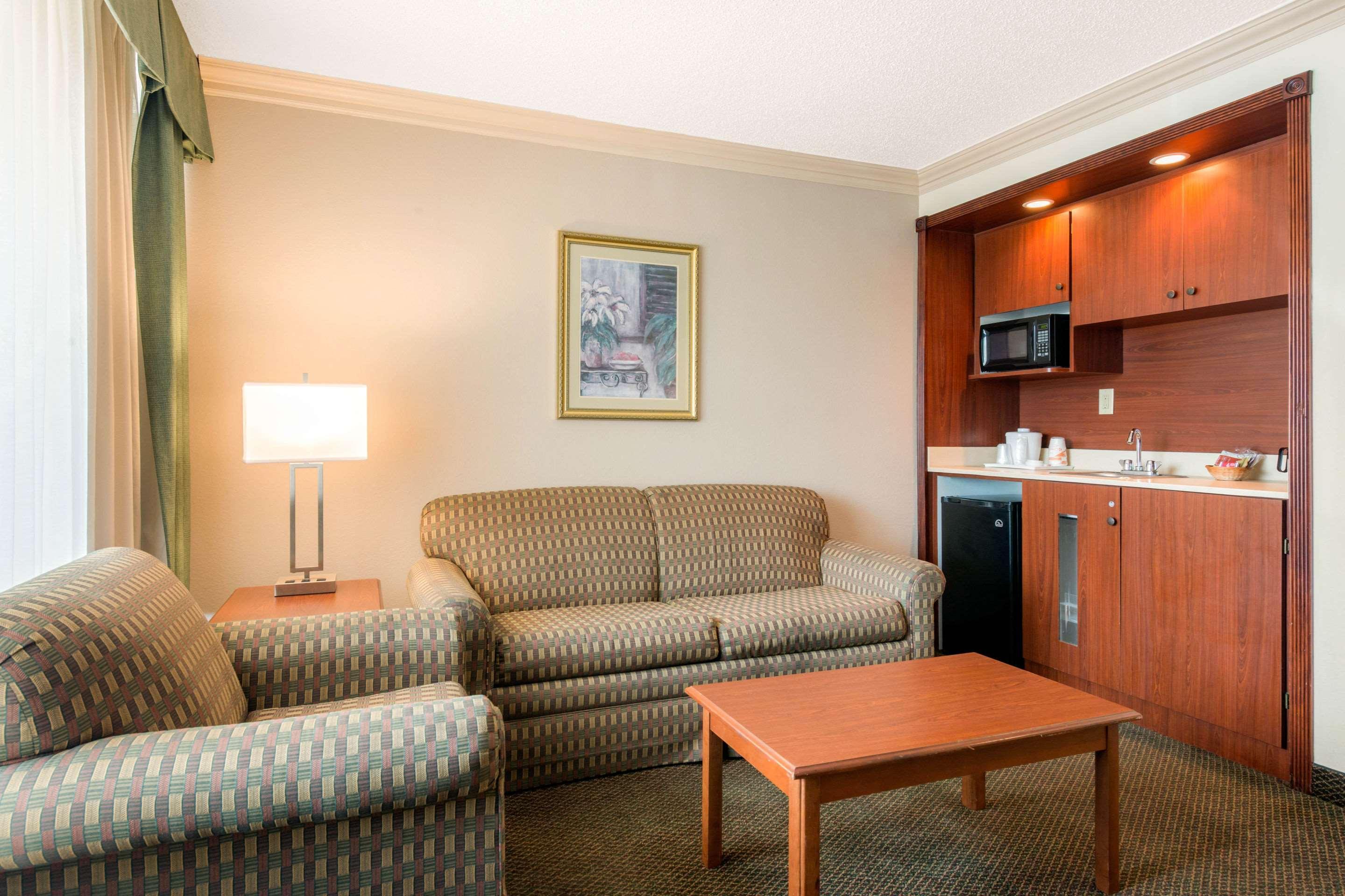 Quality Inn & Suites Tarpon Springs South Экстерьер фото