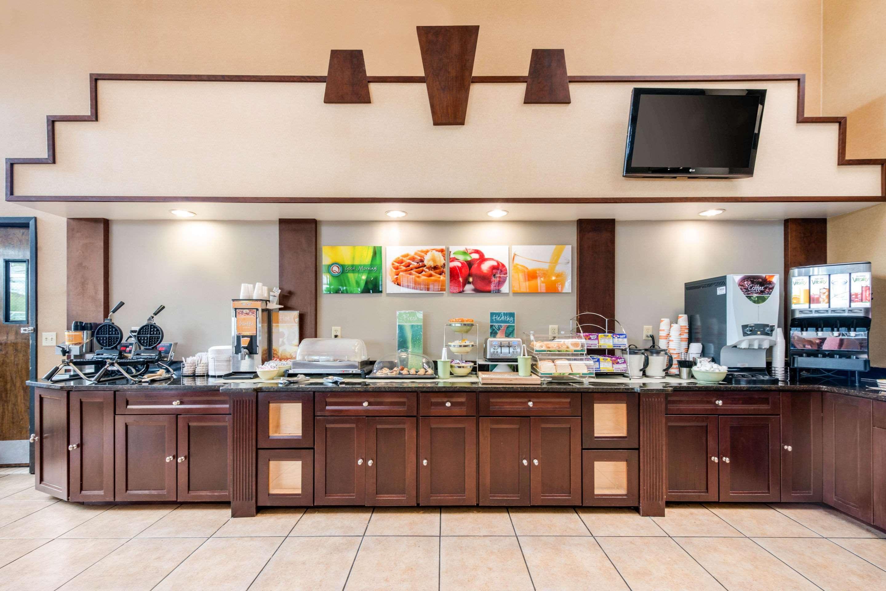 Quality Inn & Suites Tarpon Springs South Экстерьер фото